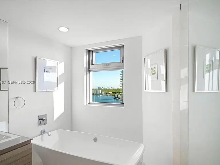 17301 Biscayne Blvd #1803 — Photo 13