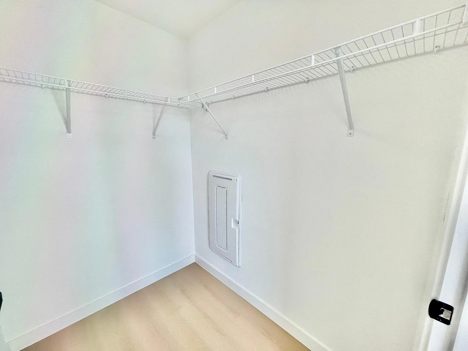 1 bed, 570 sqft, $2,190 — Photo 3