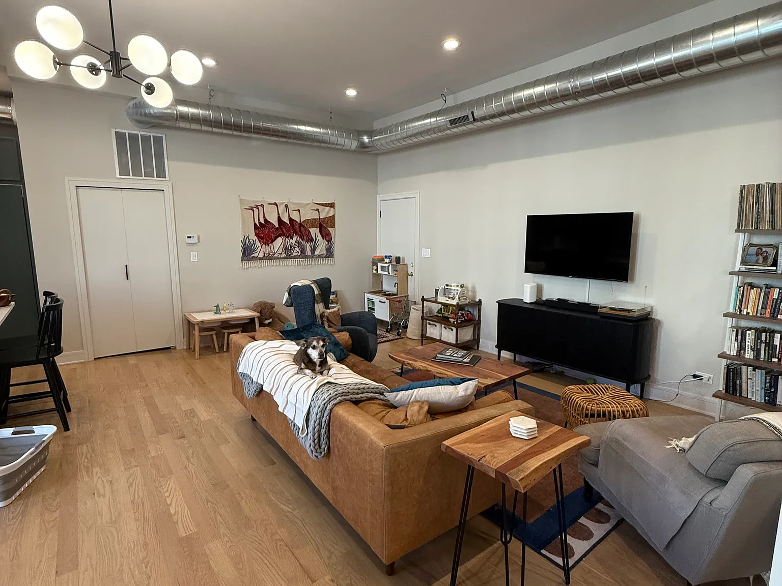 3 bed, 1600 sqft, $4,350 — Photo 3
