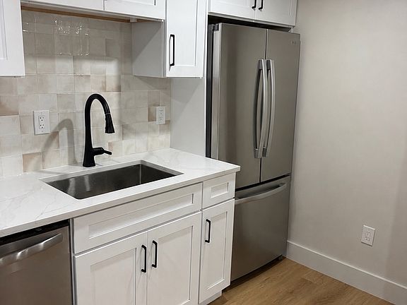 4th image of 4 Peckham Ave #2