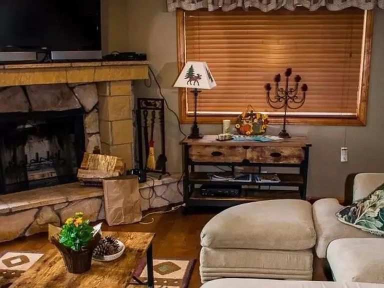 531 Sunderland Ct — Photo 3
