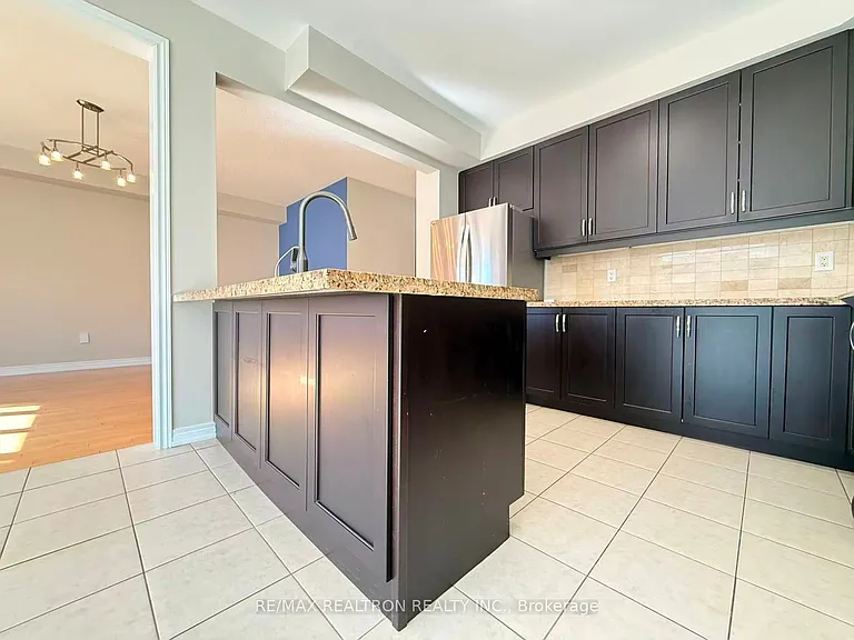7 Hyacinth St — Photo 12
