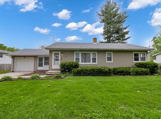 64 E Benton St, Oswego, IL 60543