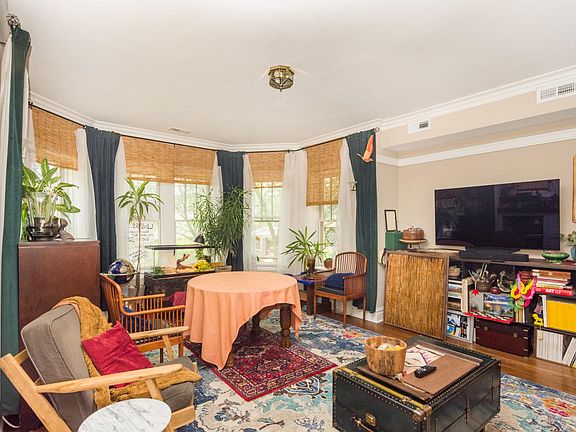 2nd image of 4716 N Sacramento Ave APT 2