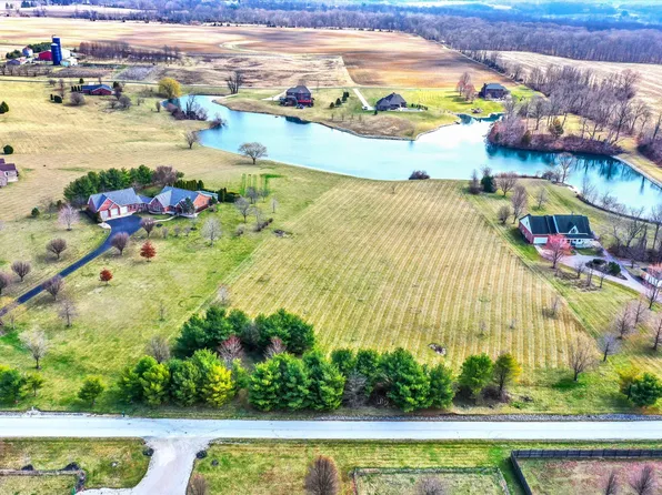 600 West S, Trafalgar, IN 46181