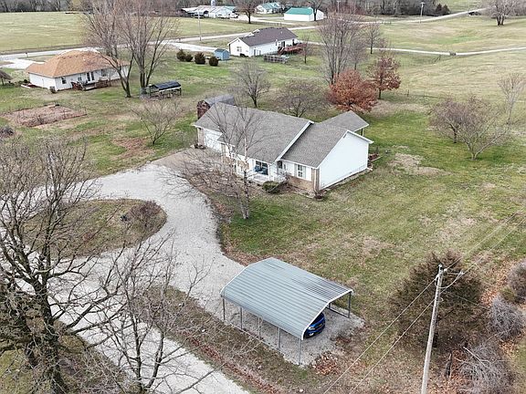 3rd image of 1407 E 463rd Road