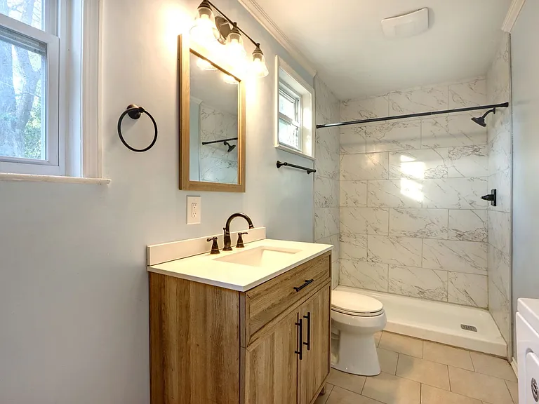 730 E Anderson St — Photo 22