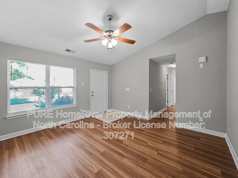 3 bed, 2.0 bath, 1095 sqft, $1,625 — Photo 4
