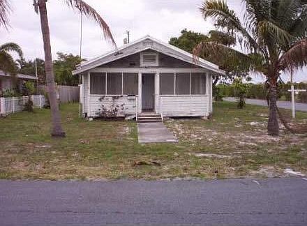 2nd image of 919 NE 10th Ave