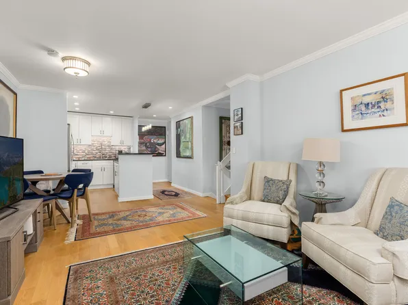 7 East 35th Street 2E image 8 of 9