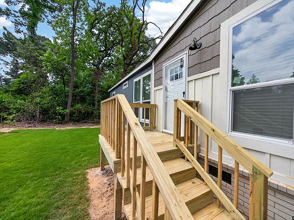 4th image of 323 Neches Dr