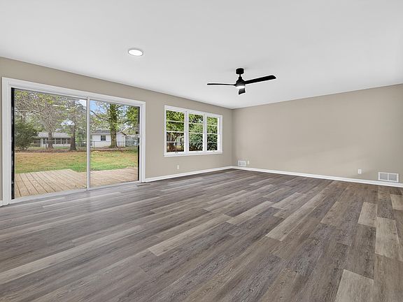 3rd image of 1004 Robertson Rd