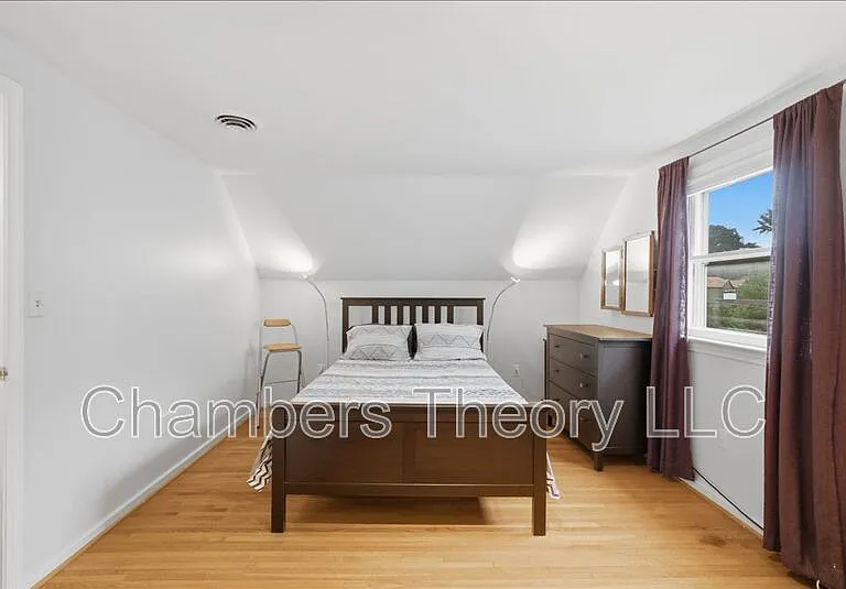912 N Lexington St — Photo 26