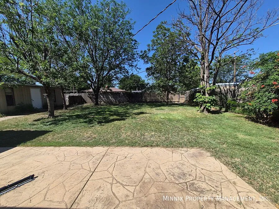 3 bedroom/ 2 Bath | 2805 James Louis Dr. — Photo 4