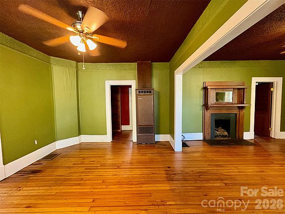 5th image of 40 Brownwood Ave