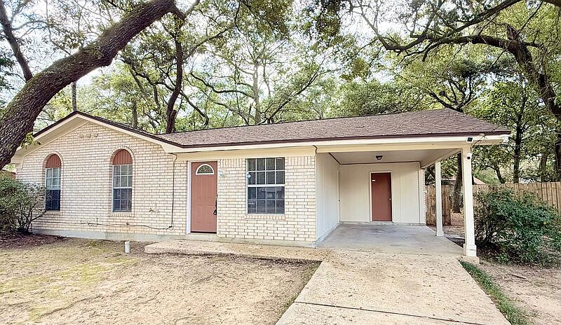 1st image of 4930 Laceiba Dr