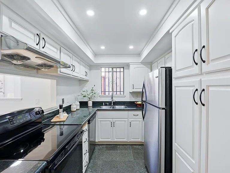656 Ash Ct — Photo 7