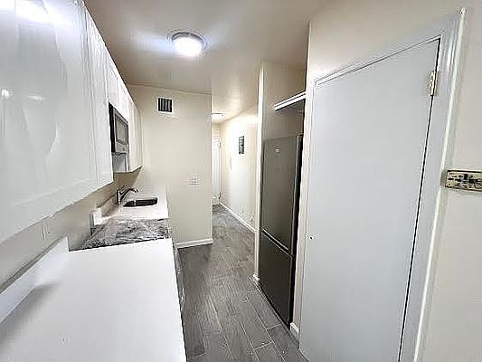 5th image of 321 W 105th St
