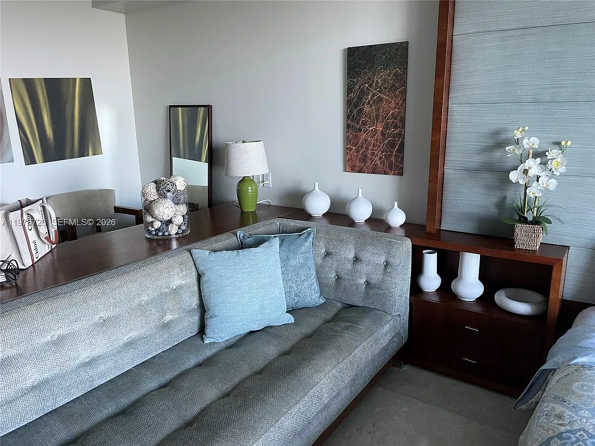 Building Photo - 50 Biscayne Blvd #709