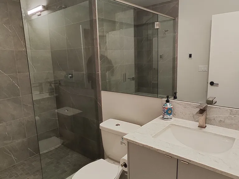 1526 Taylor Ave N #B — Photo 12