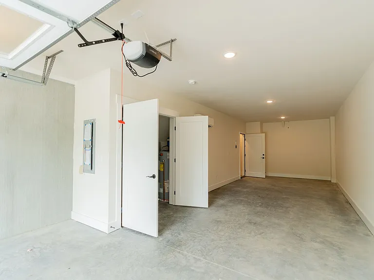 737 N Market St — Photo 10