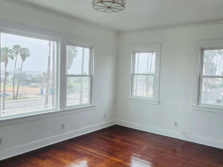 Ocean View Apartments — Photo 3
