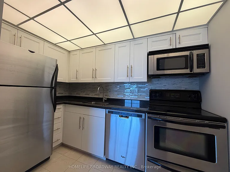 40 Scollard St #1106 — Photo 2