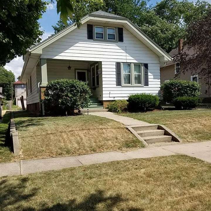 1st image of 321 N Chicago Ave