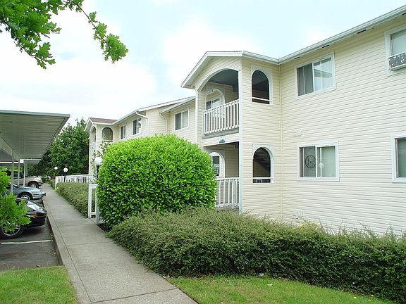 3rd image of 2108 Red Oak Dr S
