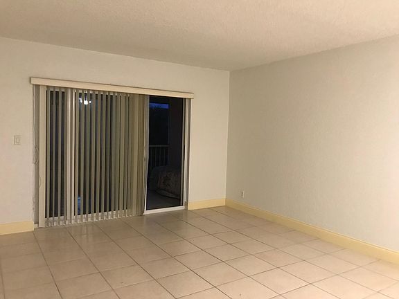 5th image of 760 SE 2nd Ave APT D214