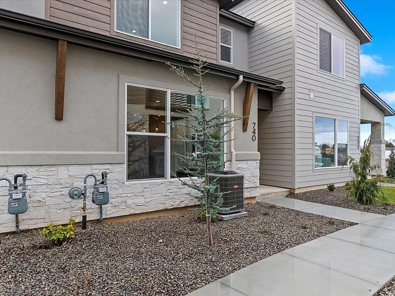 740 S Calhoun Ln — Photo 7
