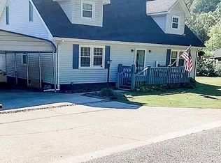 61 Richmond Hl, Van Lear, KY 41265