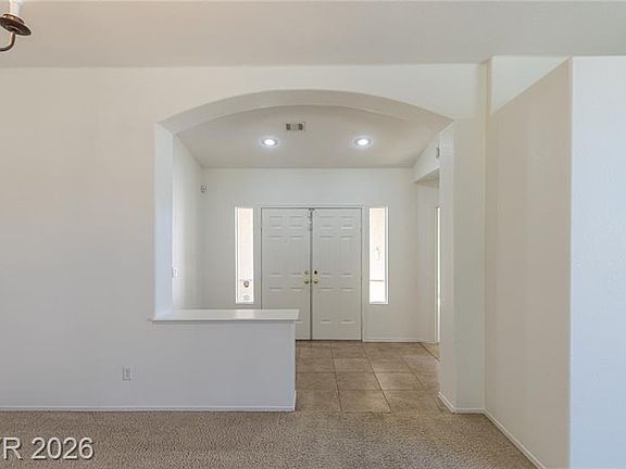 5th image of 718 Tiffany Bend Ct