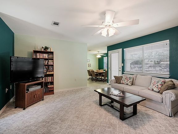 5th image of 636 Oak Valley Dr