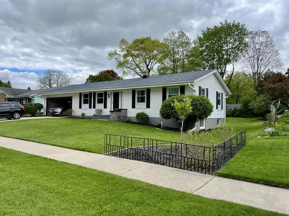 802 Mulberry DRIVE EAST East, West Bend, WI 53090