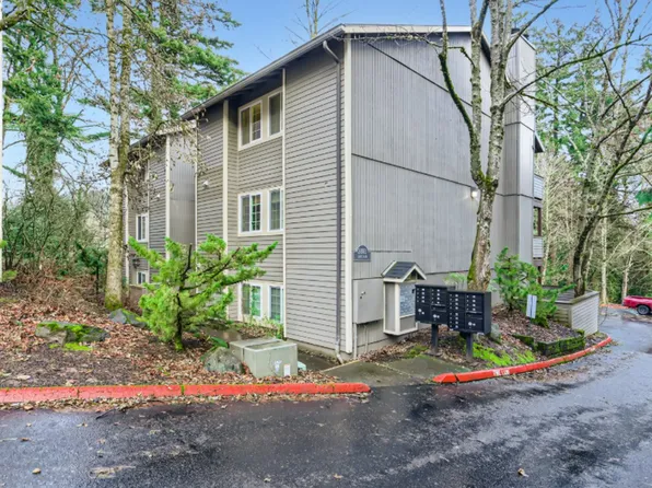 2403 SW Nebraska St APT 18, Portland, OR 97239
