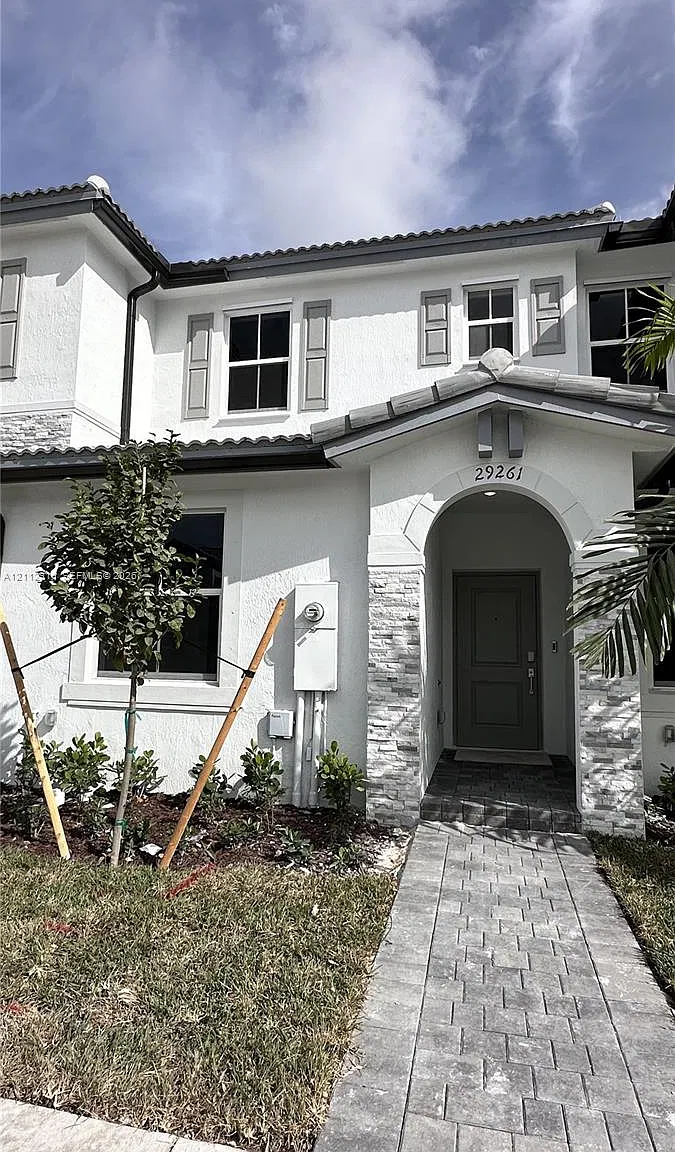 3 bed, 3.0 bath, 1328 sqft, $2,250 — Photo 3