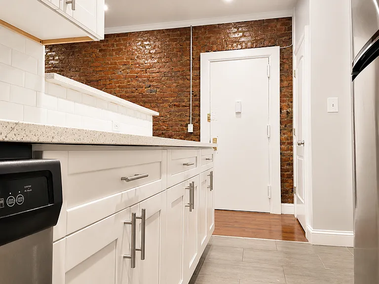 112 Nagle Ave #2G — Photo 7