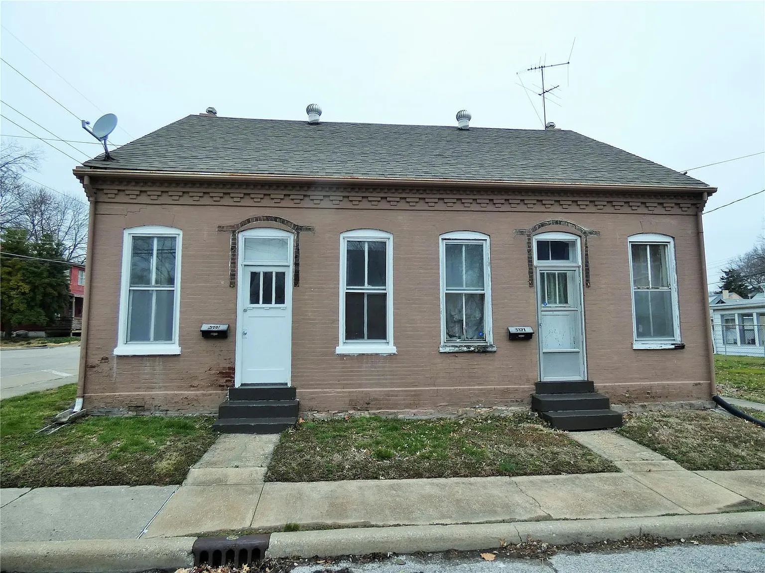 517 W C St photo 1