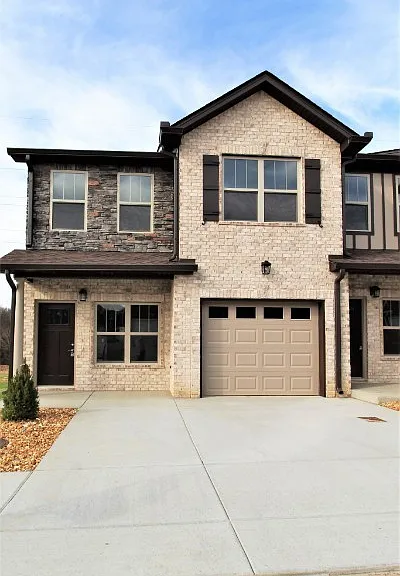 1002 Villa Cir — Photo 1