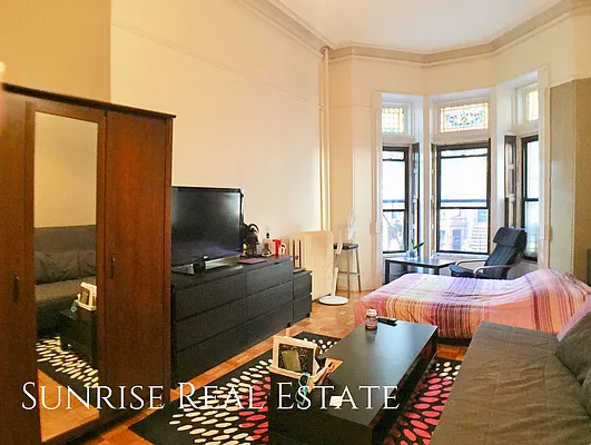 Rented by Sunrise Real Estate | media 3