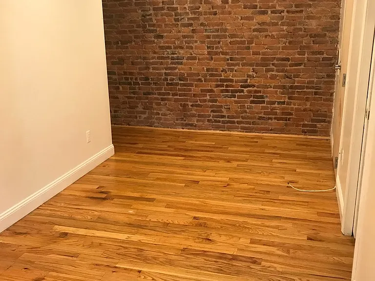 555 Winchester Ave — Photo 5
