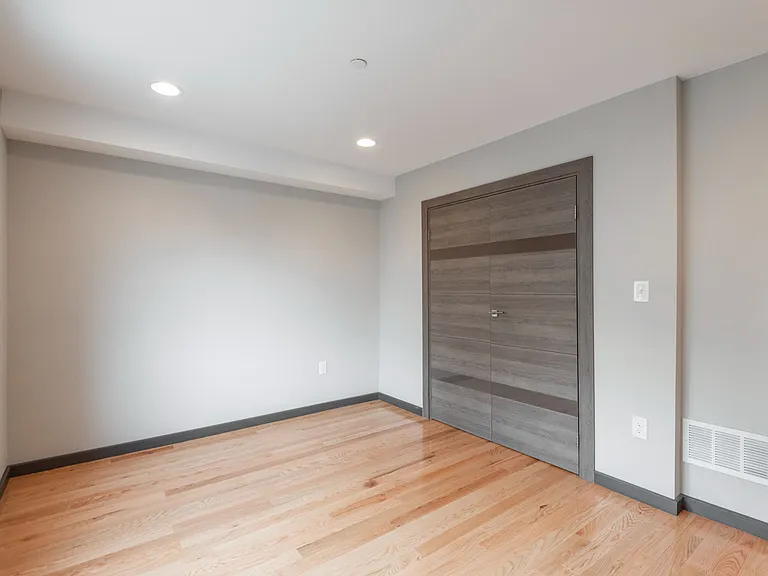 2545-47 Montrose St #BB — Photo 10