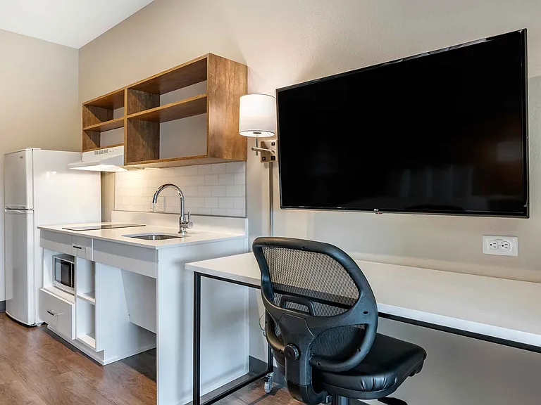 Studio Suite - 1 Queen Bed