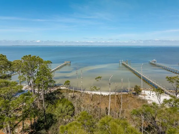 1207 E Gulf Beach Dr, Eastpoint, FL 32328