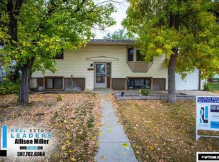 10 Embar Ct, Glenrock, WY 82637