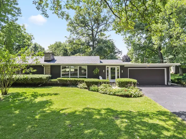 15600 Crystal Acres Dr, Sandwich, IL 60548