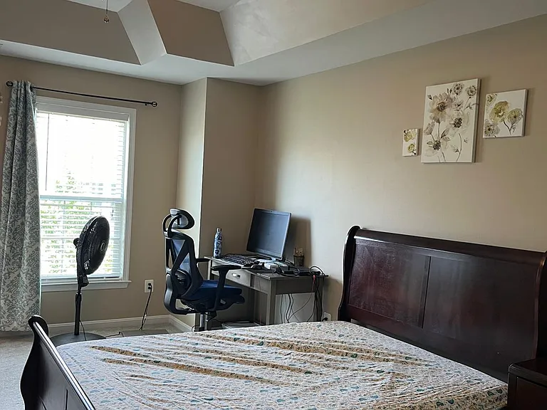 22641 Twitter Sq — Photo 17