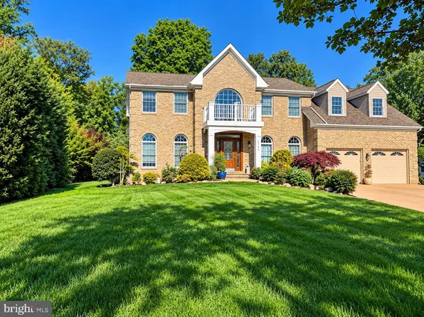 2744 Sutton Rd, Vienna, VA 22181