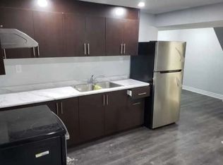 691 Heatherwood Sq #2, Mississauga, ON L5C 4N5